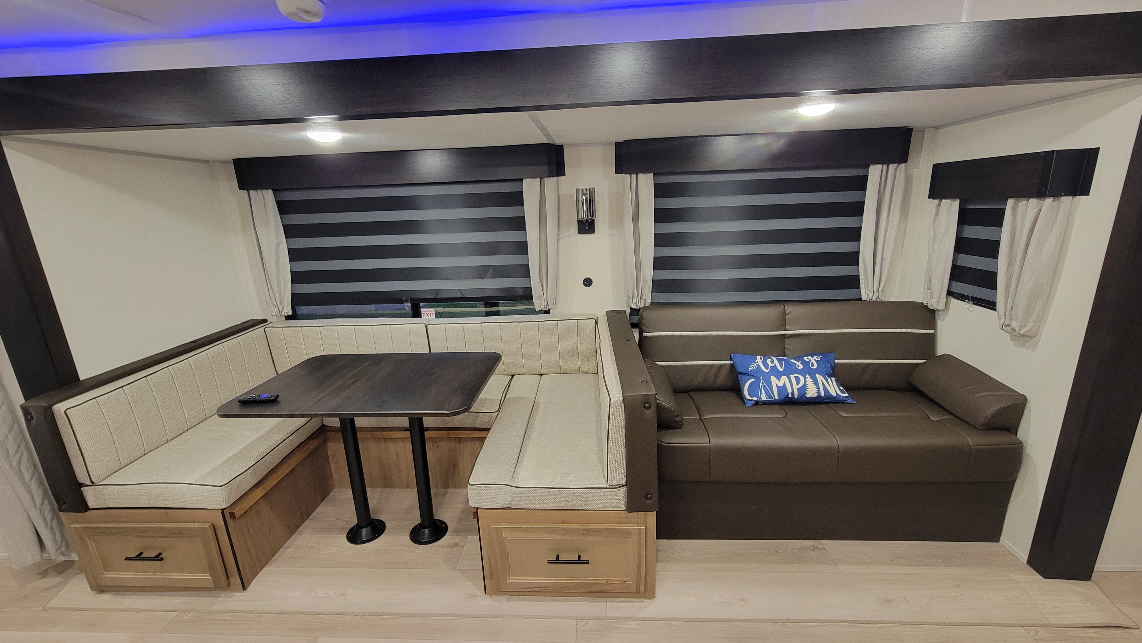 Forest River Wolf Den 294GEBG