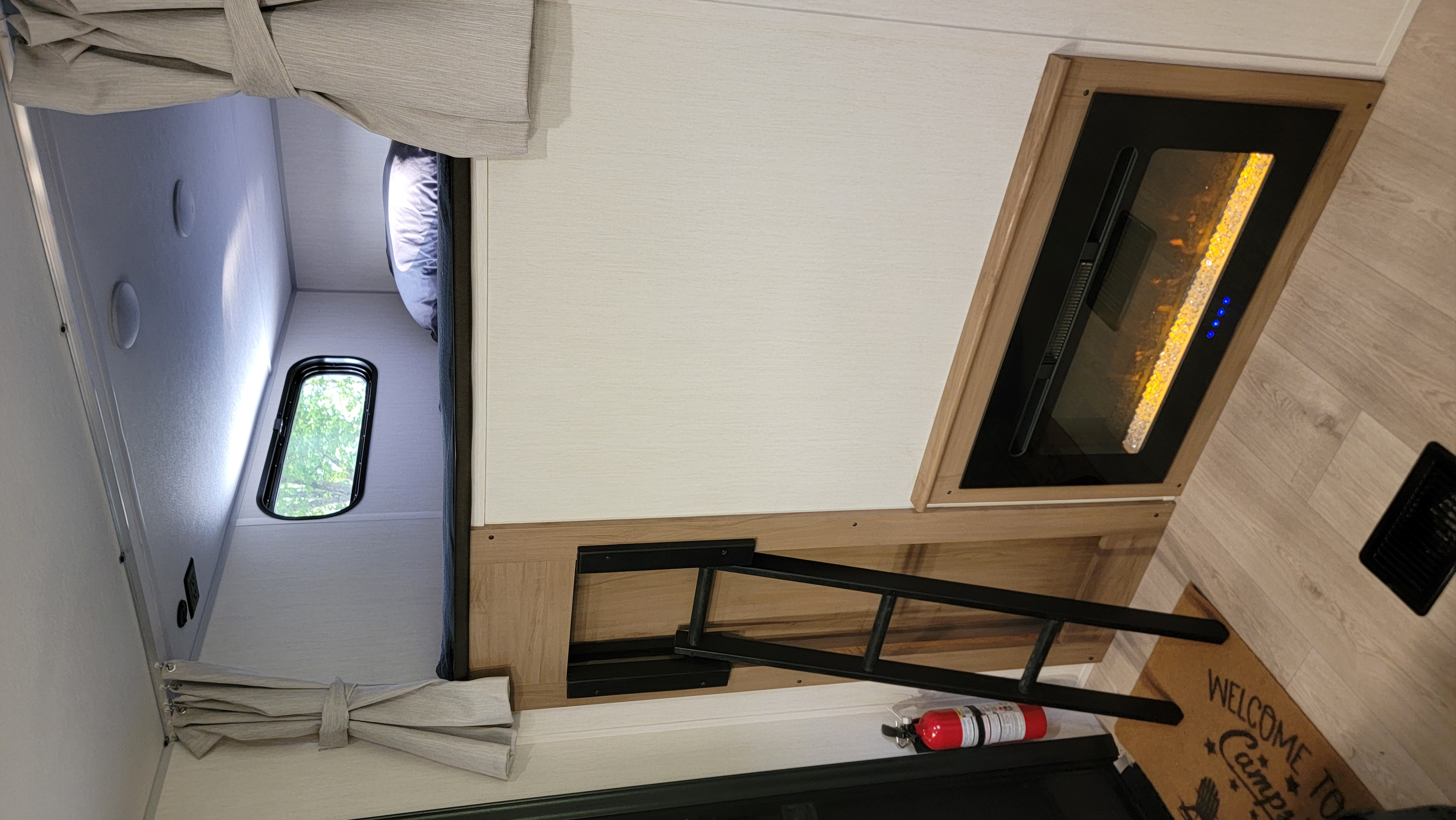 Forest River Wolf Den 294GEBG