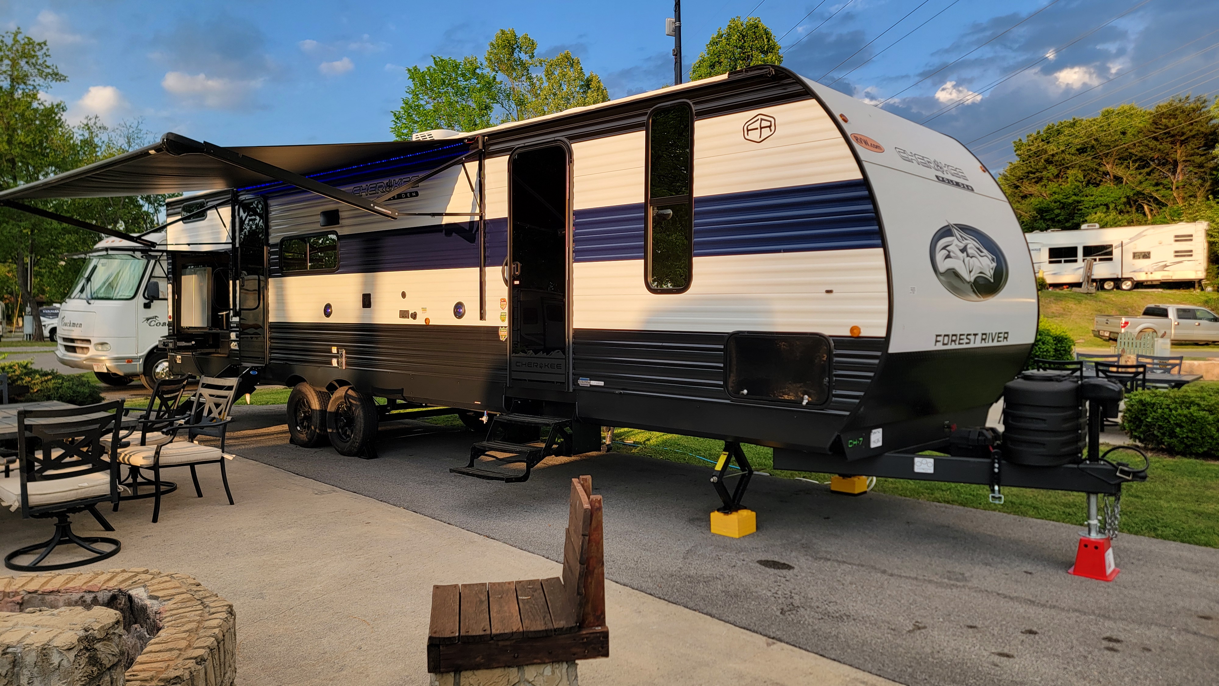 Forest River Wolf Den 294GEBG